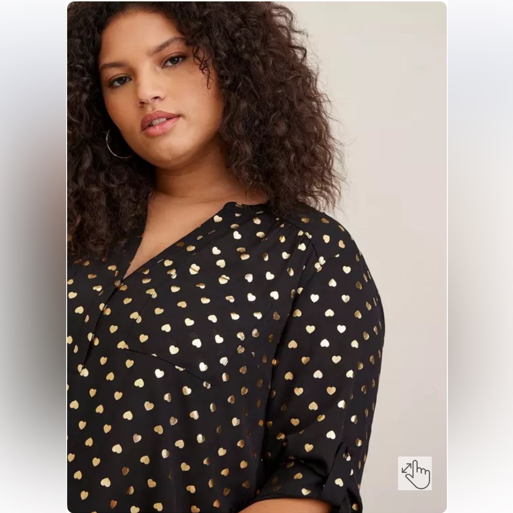Torrid -  NWT- Harper 3/4 Sleeve Pullover Blouse - Black and Gold hearts